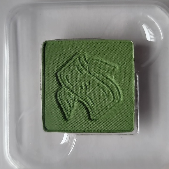 🌵 4/$20 Jeffree Star Make it Rain Eyeshadow Single Matte Green - Picture 2 of 5